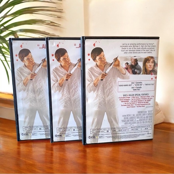 Dexter: The First Season (DVD Set) - Blockbuster Edition - Picture 2 of 4